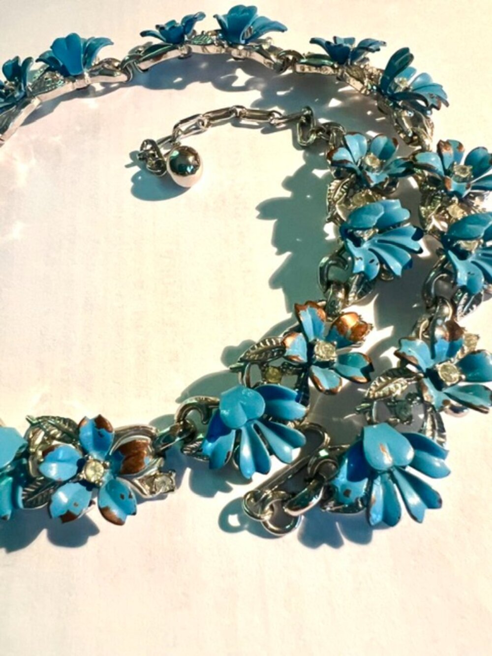 Trifari Mid-Century Turquoise Enamel Floral Choker Necklace; Signed; c. 1950-55 - Picture 4 of 4